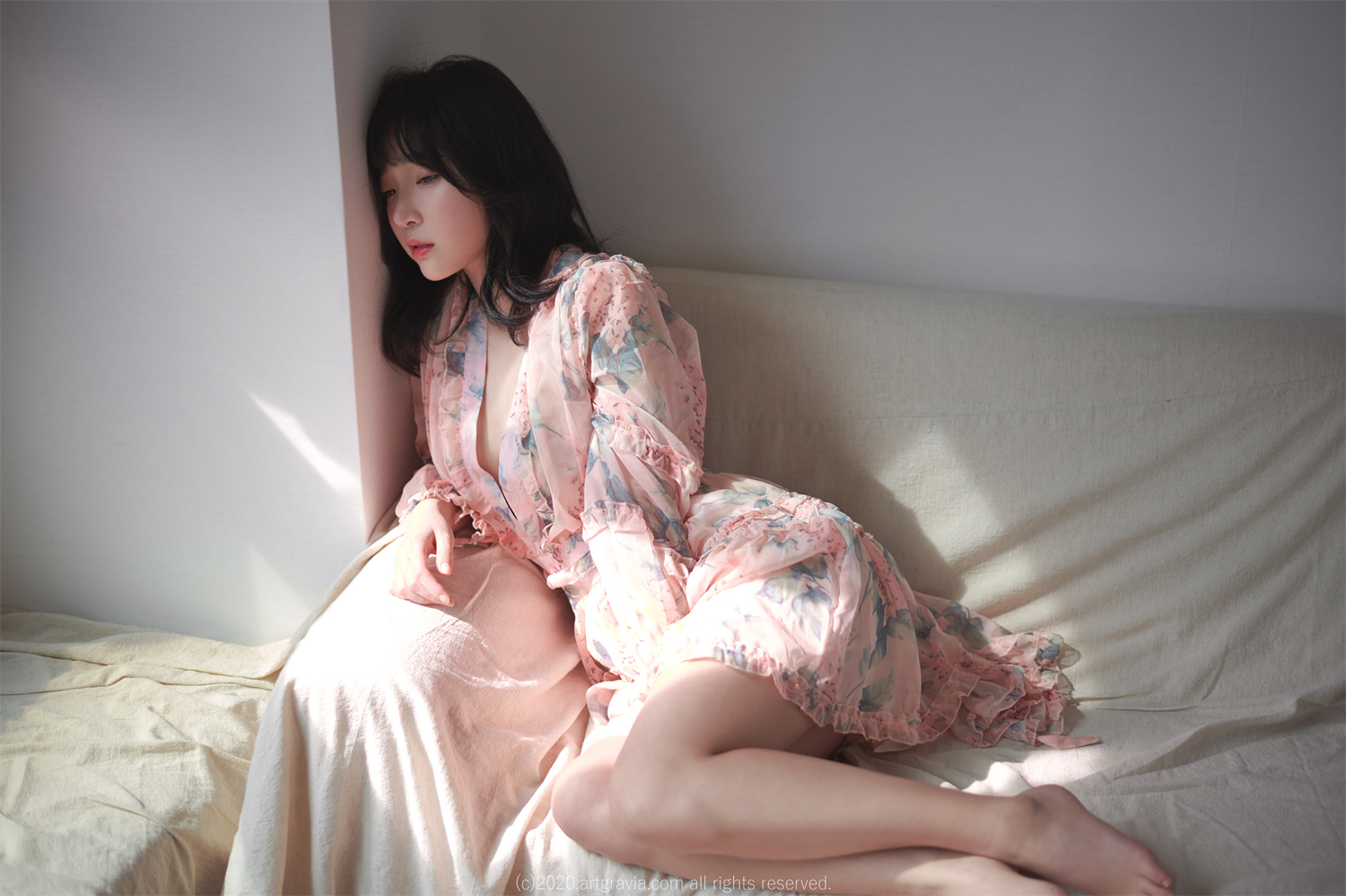 “醉酒小秘书的迷人瞬间：尽享醉态美图！”-清美唯艺