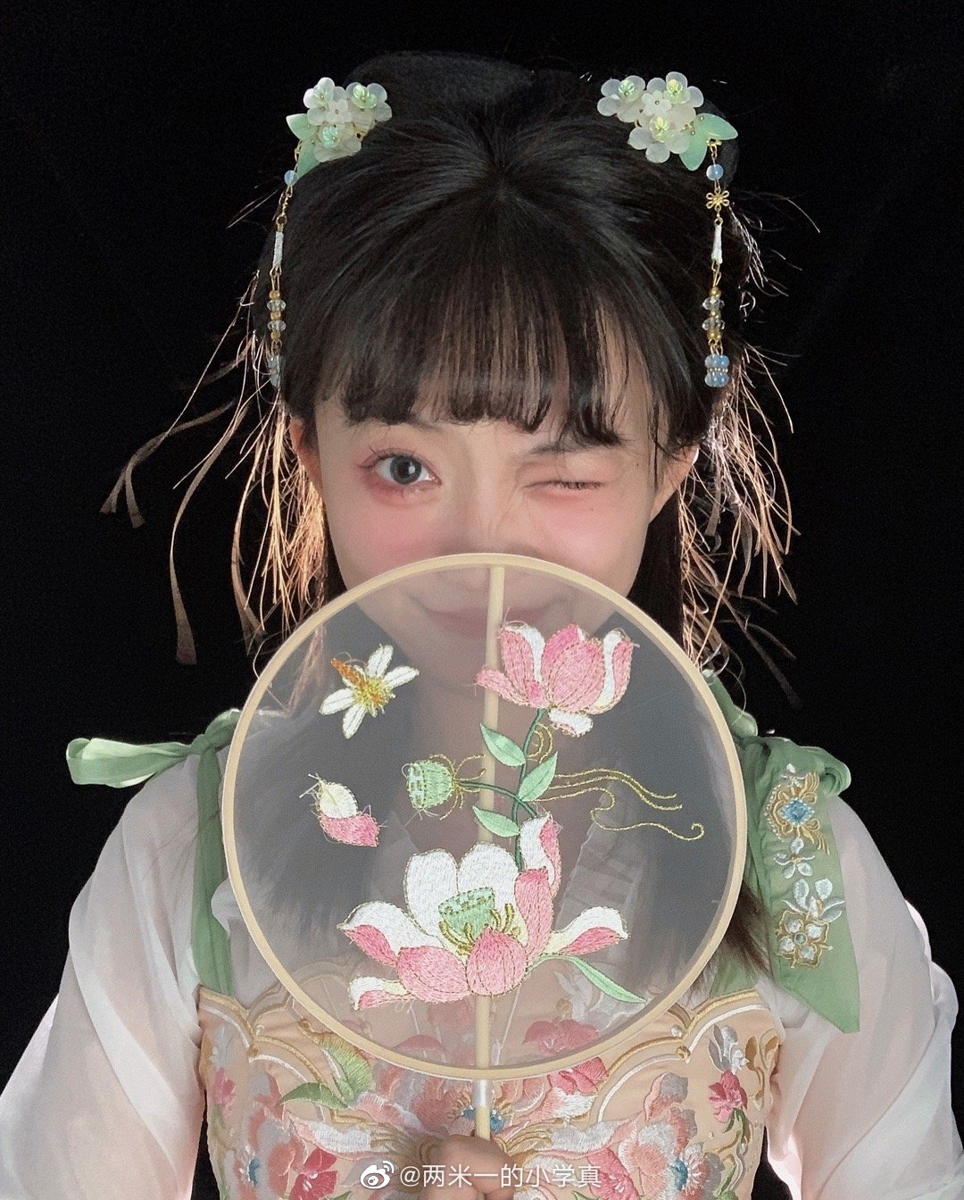 探秘小学超仙古装背后的真实身高：竟然有两米一！-清美唯艺