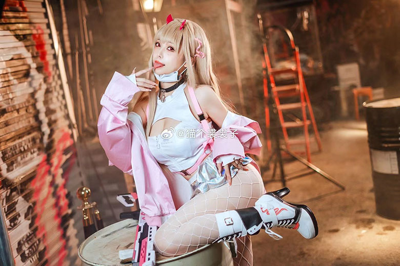 图片[2]-甜魅逆袭！猫裘女神Nikke毒蛇cos，可爱风暴来袭~-清美唯艺