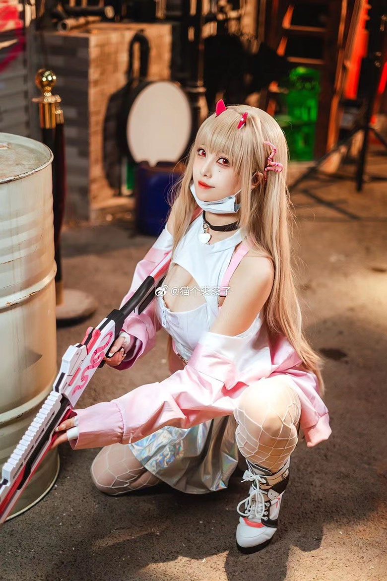 甜魅逆袭！猫裘女神Nikke毒蛇cos，可爱风暴来袭~-清美唯艺